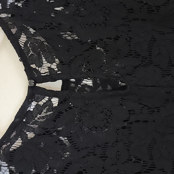 Reynah Black Lace Short Sleeve Dress 4 - Picture 9 of 11